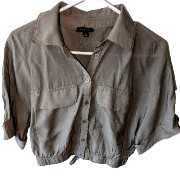 Dynamite crop kaki blouse, elastic waist, short sleeve, open back, drop shoulder - Picture 1 of 6